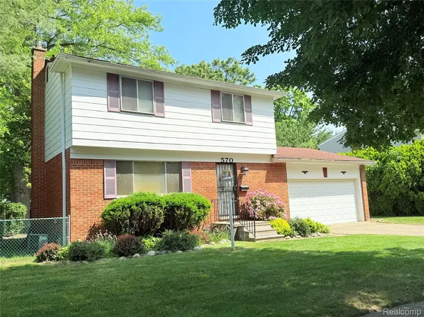 570 Clinton River Dr, Mount Clemens, MI 48043