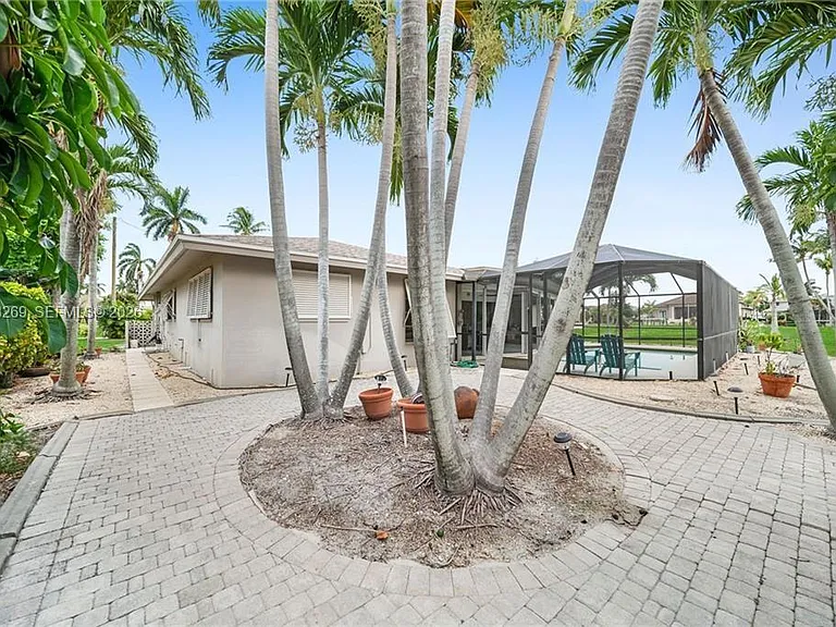 1138 N Lucerne Ave — Photo 29