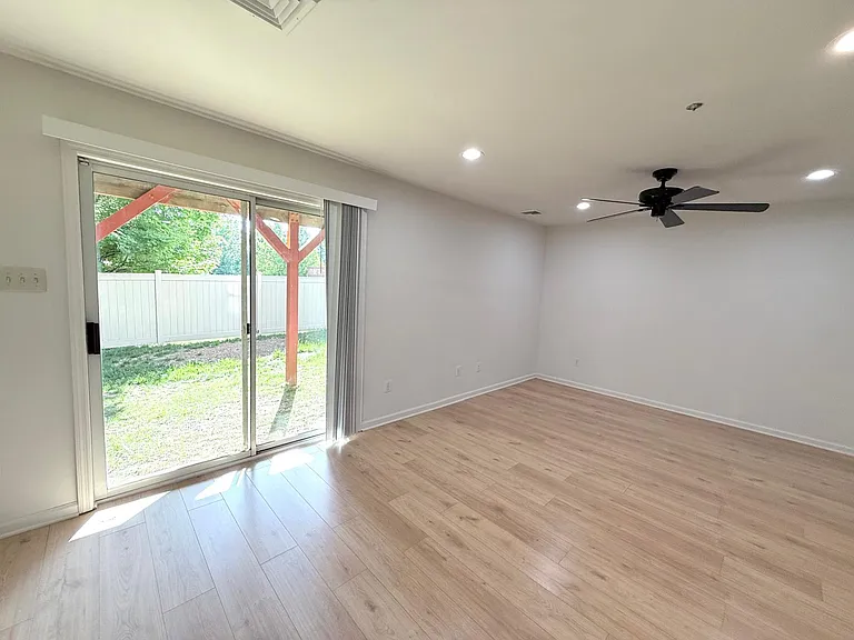 610 Brentwood Ct — Photo 7