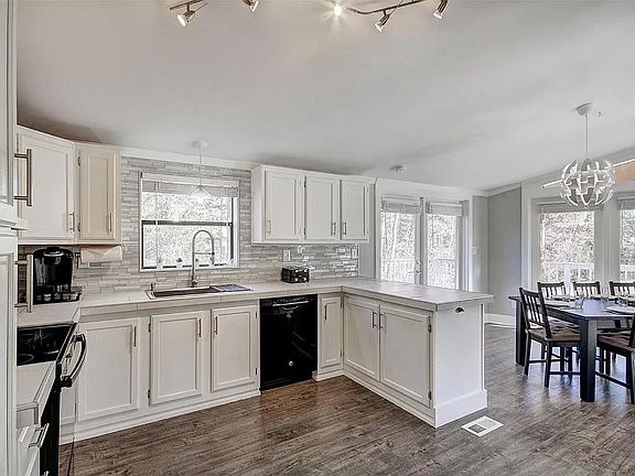 5th image of 3334 Ski Hill Rd