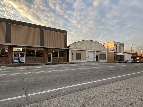 4th image of 108 N Commercial St #A