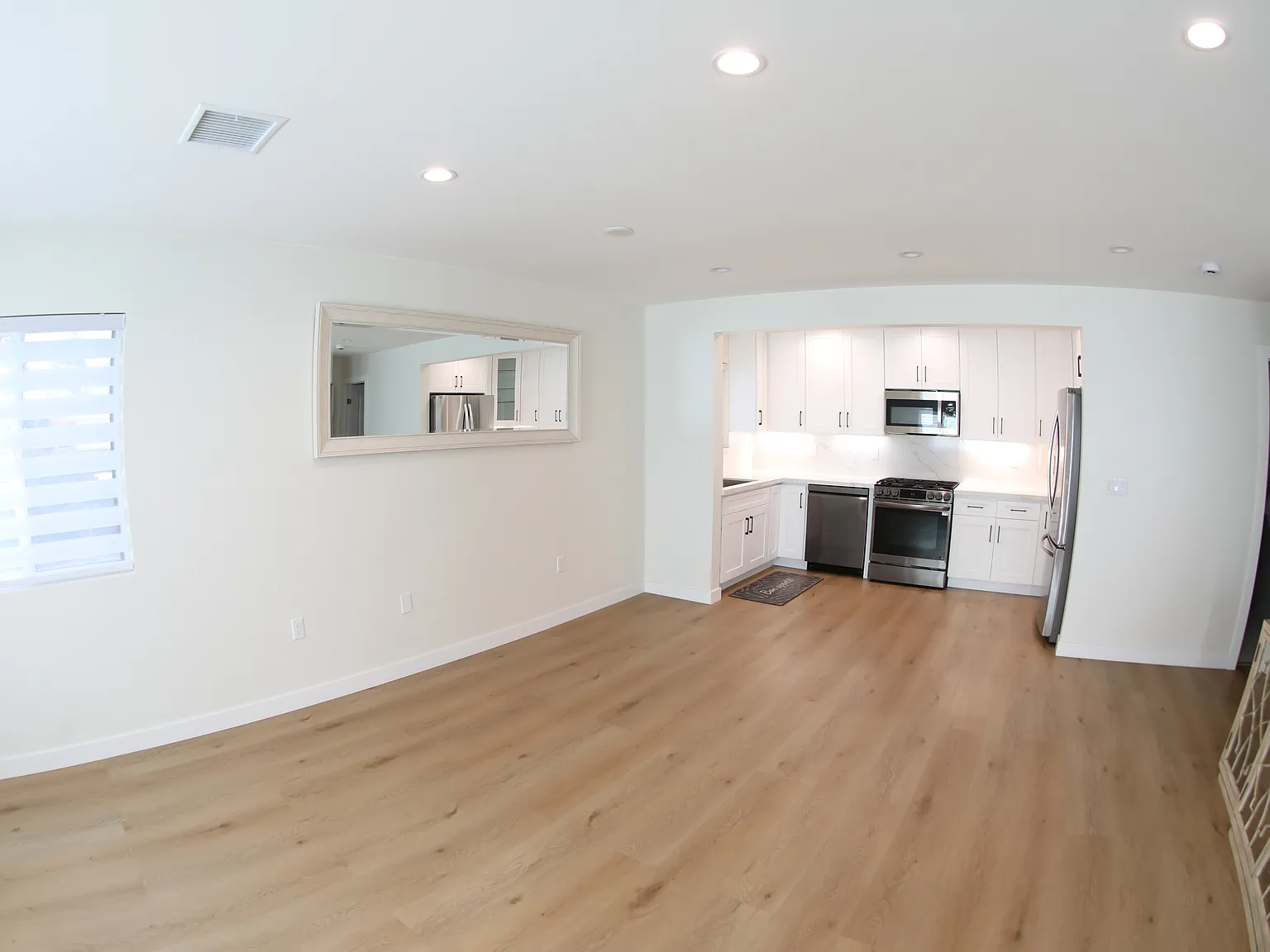 2 bed, 1.5 bath, 1000 sqft, $3,200 — Photo 4