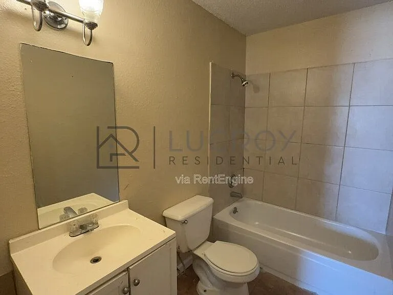 4345 W Capitol St #B4 — Photo 8