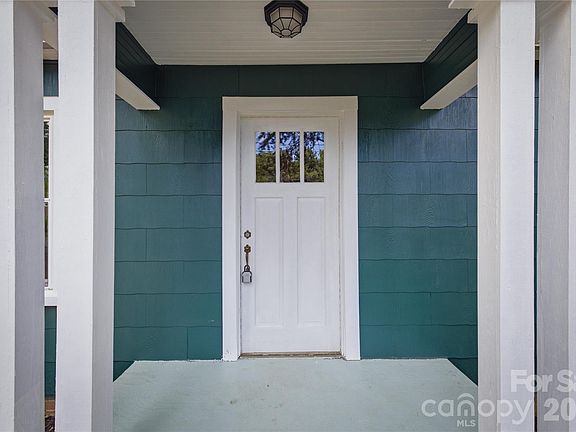 3rd image of 1909 2nd Ave SW