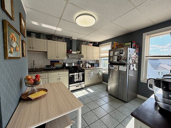 2nd image of 407 Charles St Floor 3
