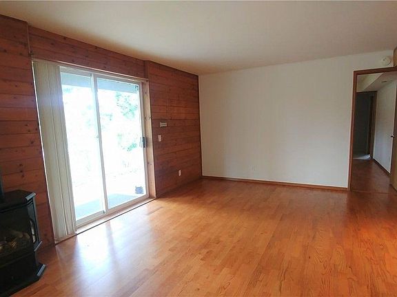 3rd image of 293 Camaloch Dr