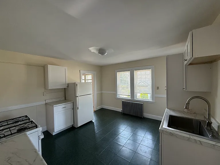 899 Broadway #4 — Photo 1
