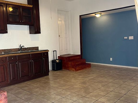 3rd image of 6718 S Normandie Ave