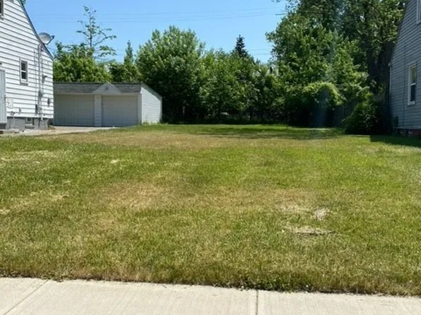 5115 Thomas St, Maple Heights, OH 44137