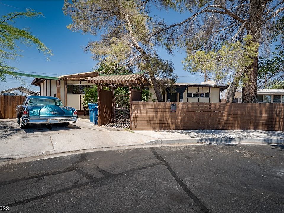 1st image of 704 Evergreen Cir