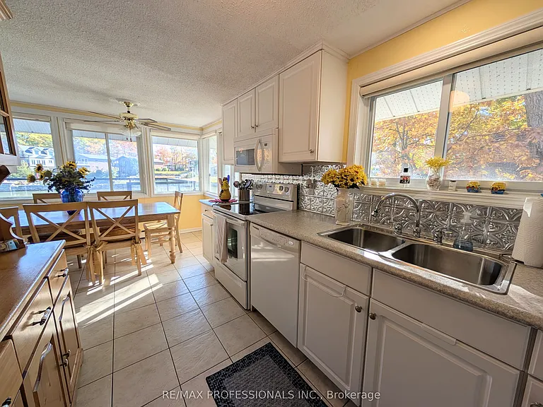 1103 Mosley St — Photo 7
