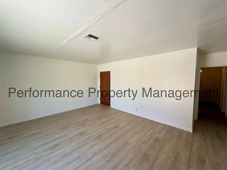 1220 Sylvia Dr — Photo 2