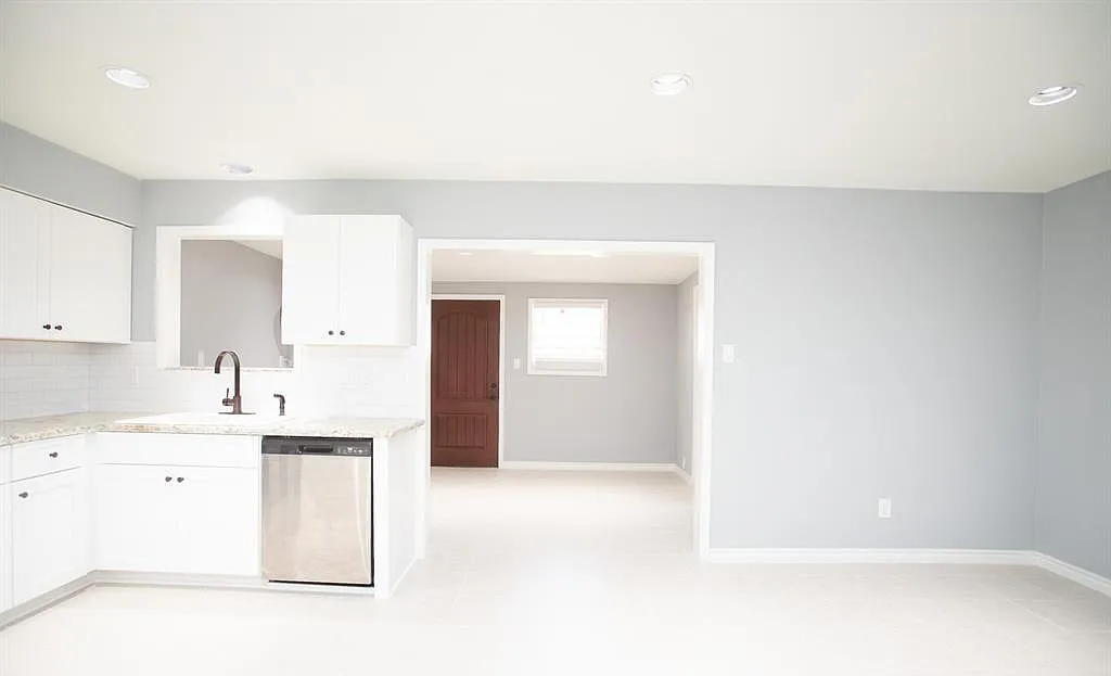 3 bed, 2.5 bath, 1790 sqft, $2,100 — Photo 2
