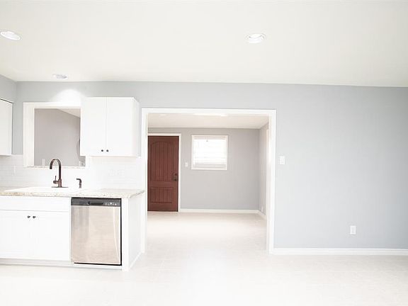 2nd image of 5821 Sunforest Dr