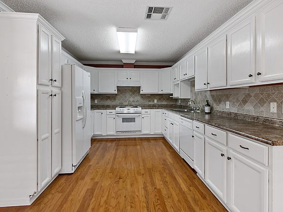 5th image of 2428 E Peace Dr