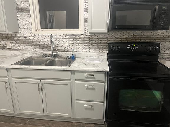 3rd image of 3556 Detroit Ave