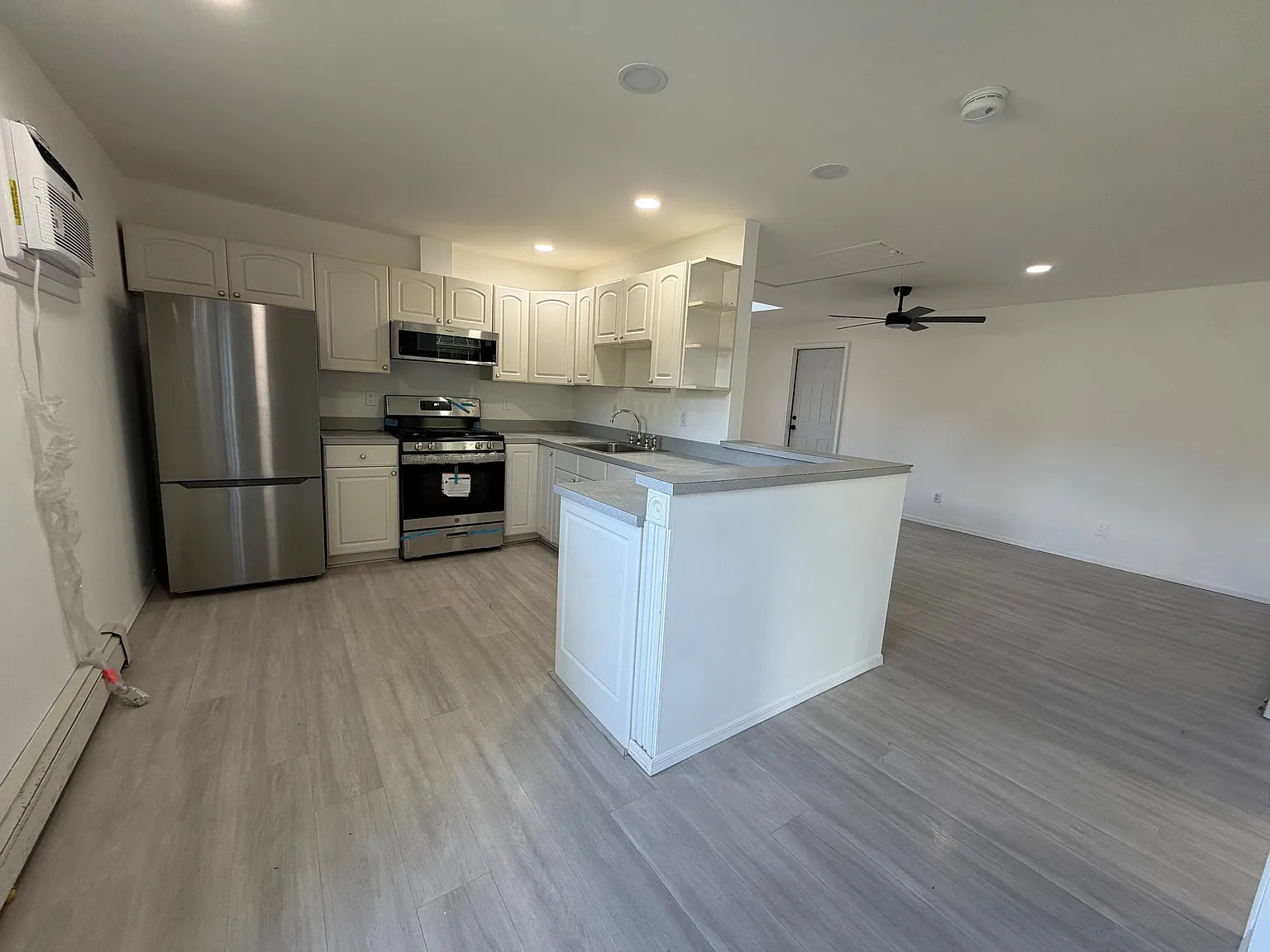 1 bedroom apartment — Photo 1
