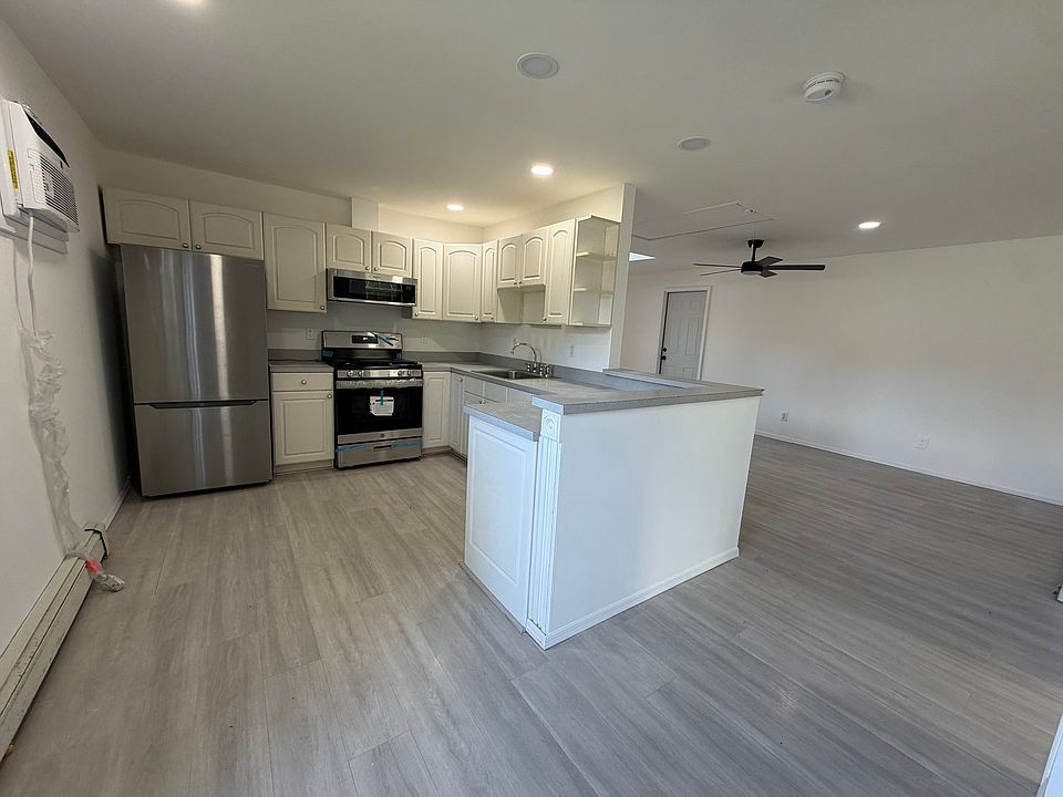 1st image of 418 Erie St #2