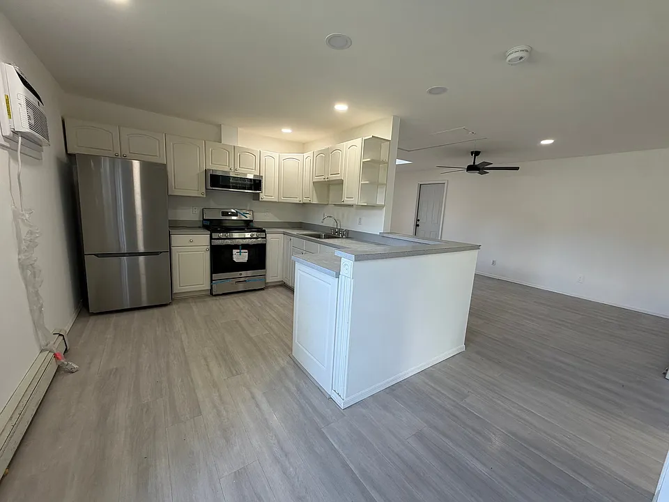 418 Erie St #2