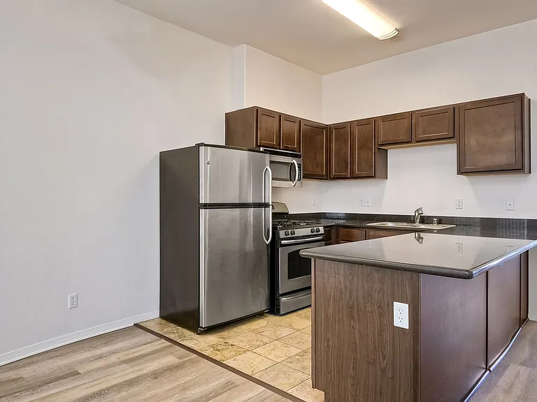 Harborview Apartments — Photo 20
