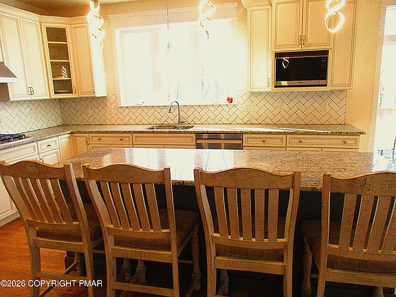 4th image of 710 Kennedy Ct