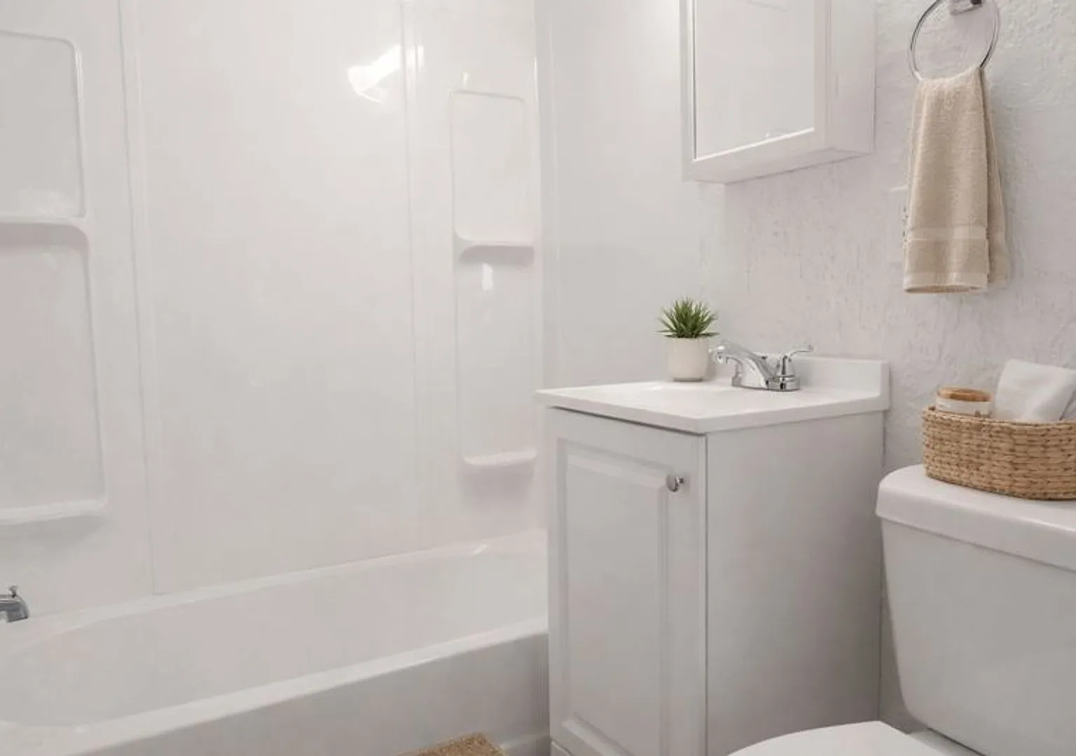 Charming 3-bedroom, 1-bathroom Townhouse in Midland, PA! — Photo 4