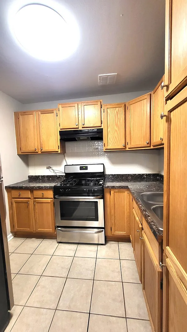 1 bed, 700 sqft, $1,500 — Photo 3