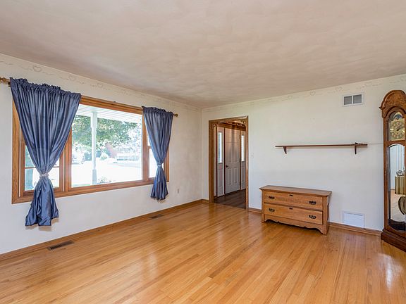 5th image of 512 Cavin Ave