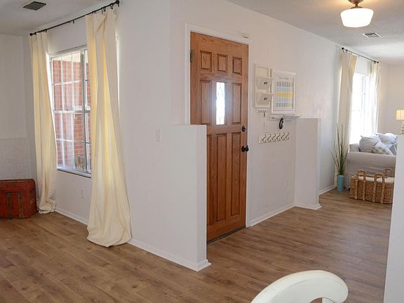 4th image of 9124 La Barranca Ave NE
