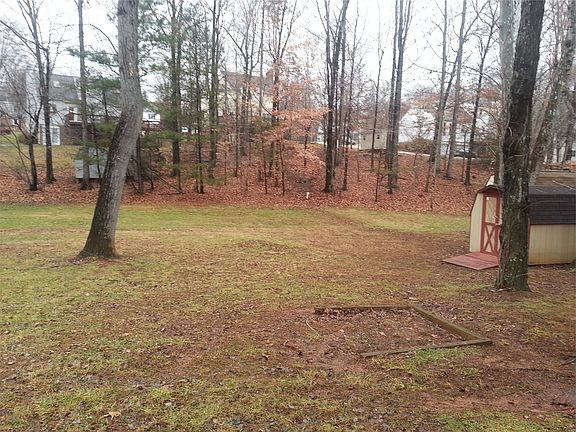 4th image of 301 Smoketree Ln