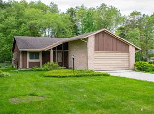 51883 Hedge Ct, Granger, IN 46530