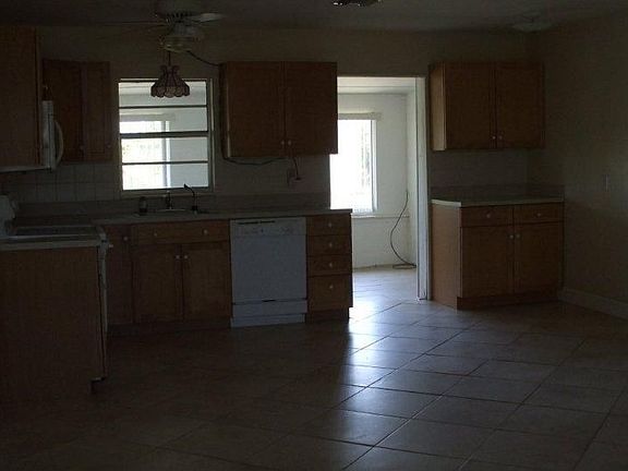2nd image of 2310 NW Sunset Blvd