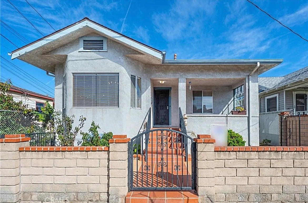 3 bed, 1.5 bath, 1776 sqft, $3,900 — Photo 3