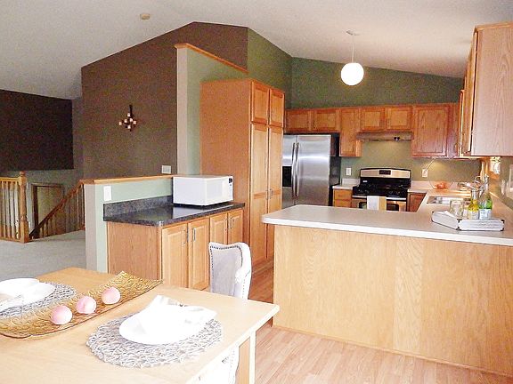 3rd image of 708 Heritage Ln