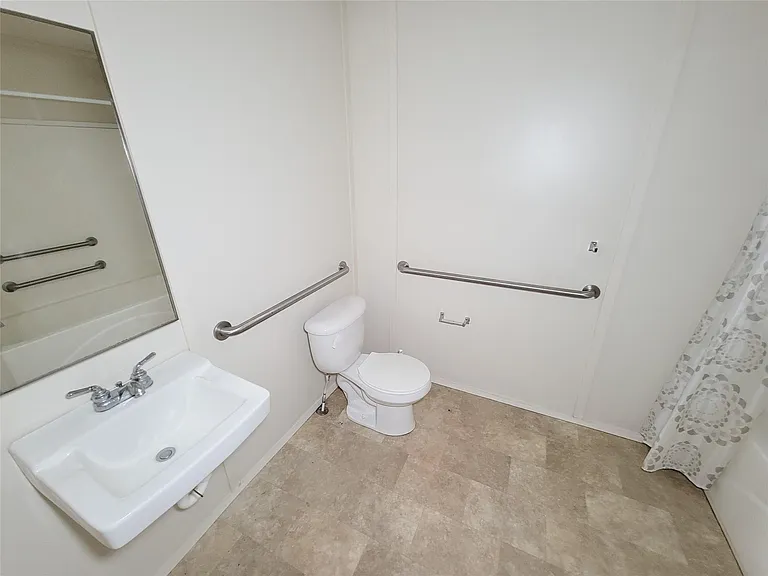 9203 Greens Rd #A — Photo 11