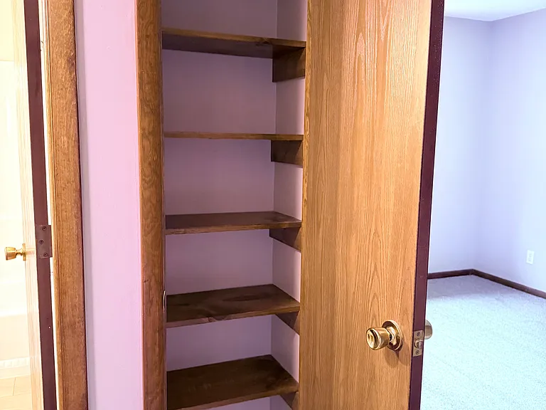4052 Canterbury Dr — Photo 8