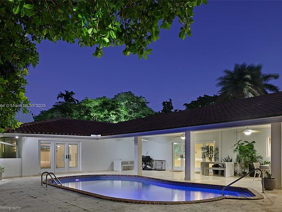 4th image of 5385 N Kendall Dr