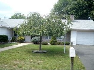 332 Kneeland Rd, New Haven, CT 06512