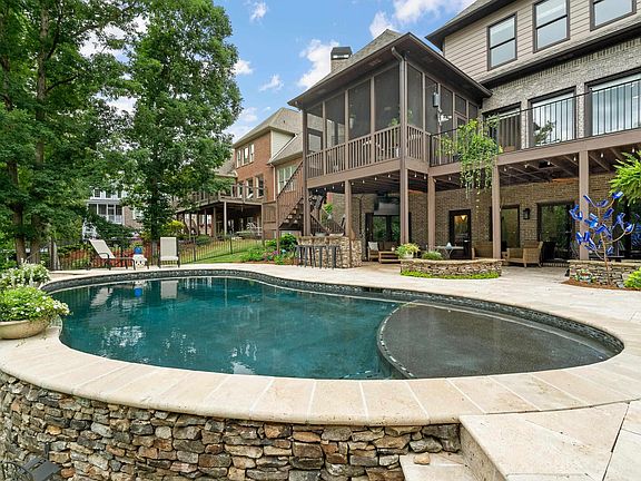 2nd image of 555 Highland Park Cir