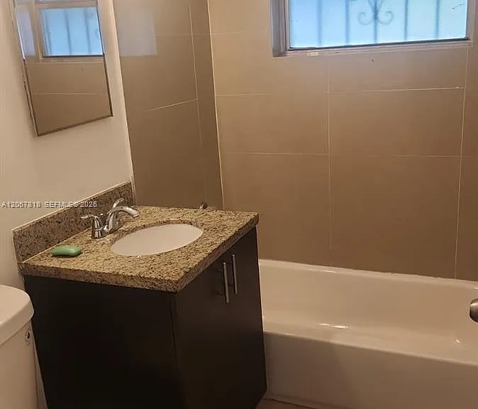 428 NE 82nd St #4E — Photo 8