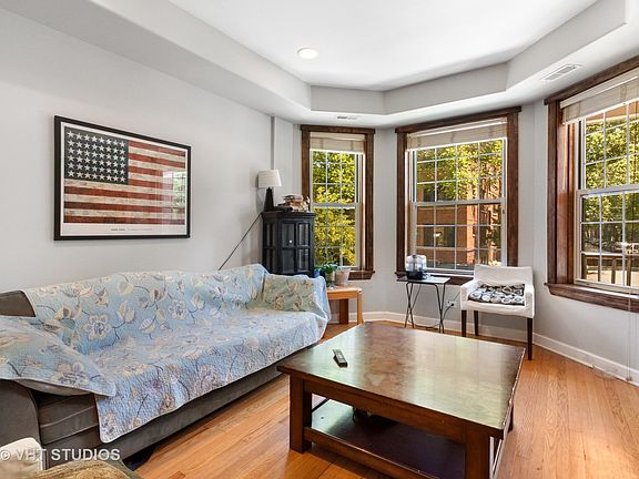 3rd image of 3428 N Damen Ave