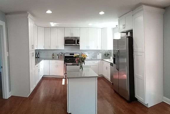 2nd image of 16650 Woodlawn Ct