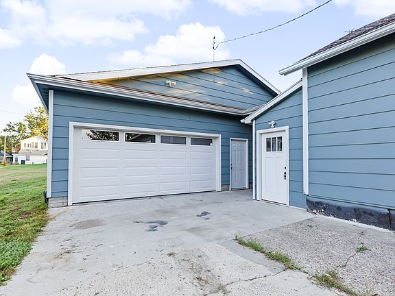3rd image of 2442 Logan Ave