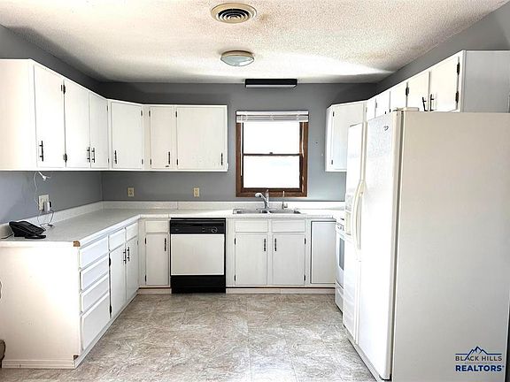 4th image of 2330 Lincoln Ave