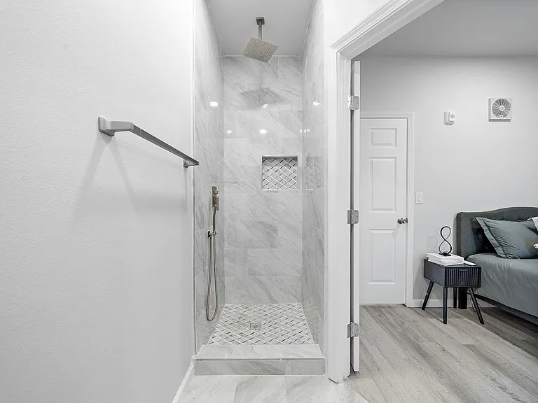 801 Avenue K #F — Photo 13