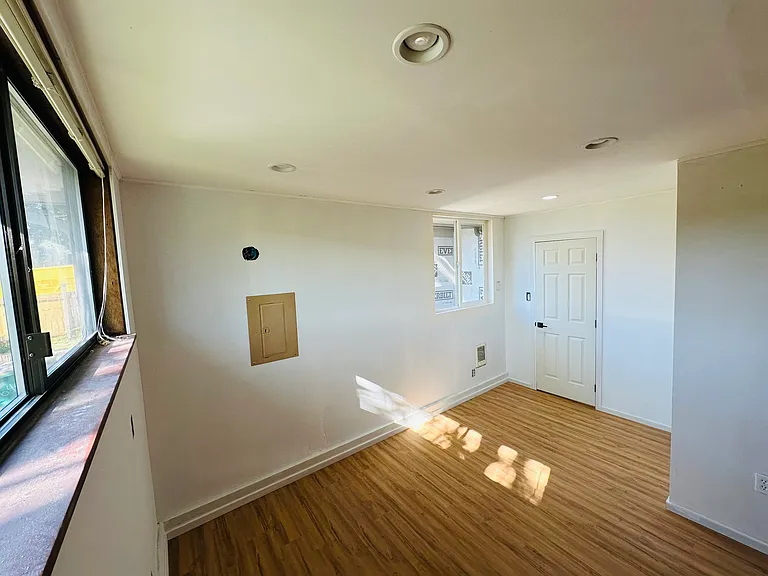 5640 23rd Ave SW #1 — Photo 6