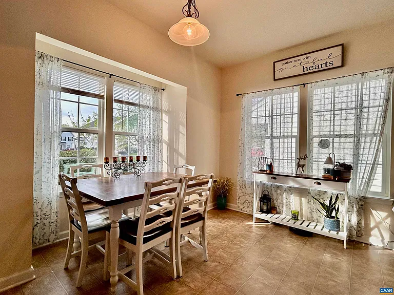 76 Villa Cir — Photo 10