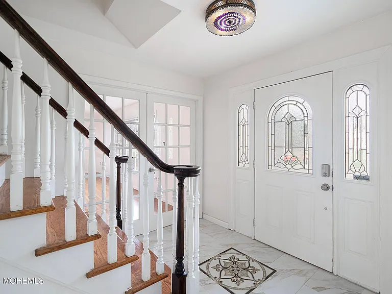 10 Monroe Ct — Photo 9