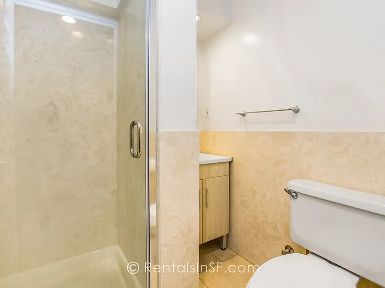 1666 Lombard St #D — Photo 7