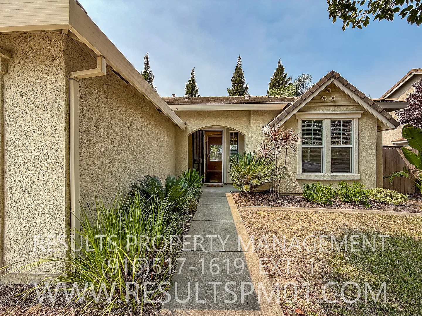 Beautifully upgraded 3 bedroom Home — Photo 4